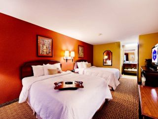 Hotel pic Days Inn & Suites by Wyndham Tyler