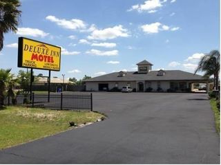Hotel pic Deluxe Inn Motel