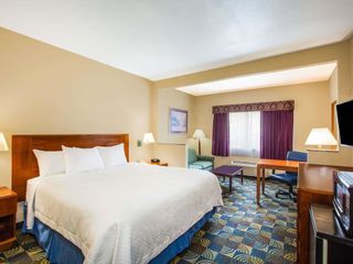Фото отеля Days Inn & Suites by Wyndham Corpus Christi Central