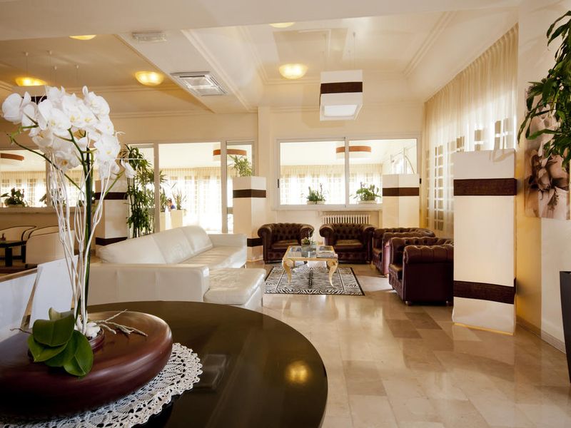 Hotel Photo 8