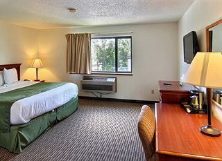 Hotel pic Days Inn & Suites by Wyndham Traverse City