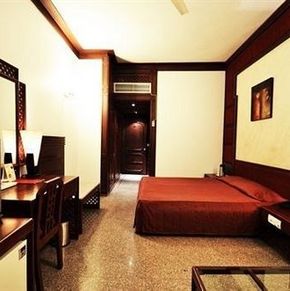NearBy Hotel