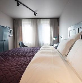 NearBy Hotel