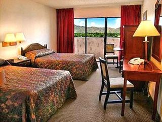 Hotel pic Four Points by Sheraton Phoenix South Mountain