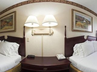 Фото отеля SureStay Plus Hotel by Best Western Watertown