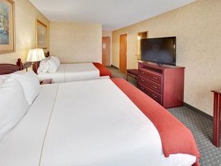 Фото отеля Holiday Inn Express Hotel & Suites Bismarck, an IHG Hotel
