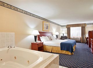 Фото отеля Holiday Inn Express & Suites Danville, an IHG Hotel