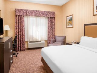 Фото отеля Holiday Inn Express Wenatchee, an IHG Hotel
