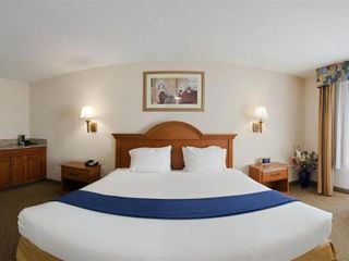Фото отеля Holiday Inn Express New Bern, an IHG Hotel