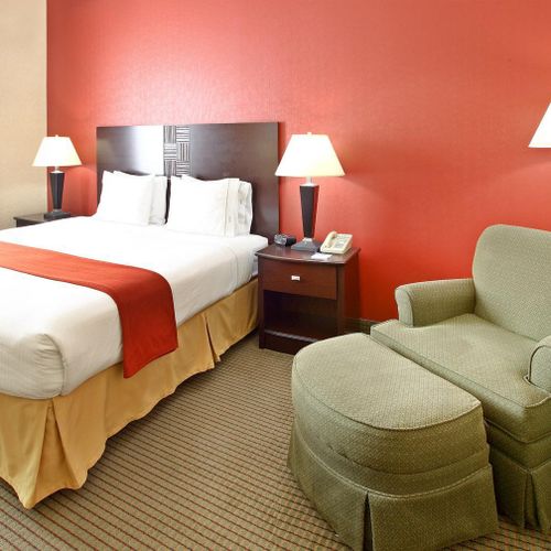 Photo of Holiday Inn Express Hotel & Suites Harrison