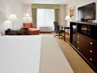 Фото отеля Holiday Inn Express Hotel & Suites Kinston, an IHG Hotel