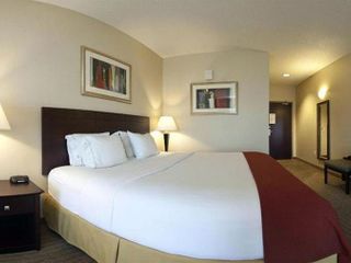 Фото отеля Holiday Inn Express Hotel & Suites Minot South, an IHG Hotel