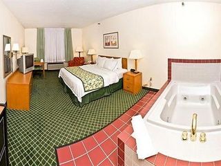 Фото отеля SureStay Plus Hotel by Best Western Ottumwa