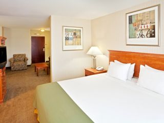 Фото отеля Holiday Inn Express Hotel & Suites Pasco-TriCities, an IHG Hotel