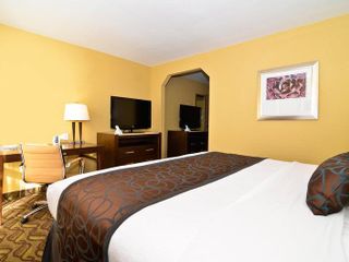Фото отеля Clarion Inn & Suites
