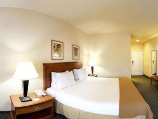 Фото отеля Holiday Inn Express Hotel & Suites Magnolia Lake Columbia