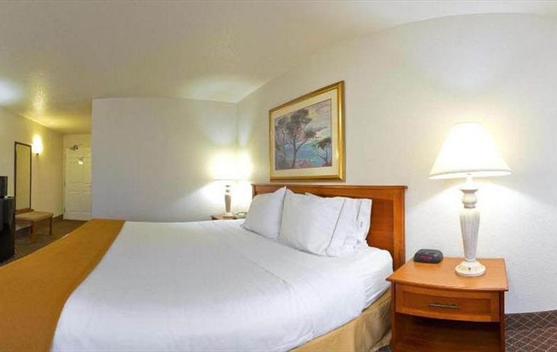 Holiday Inn Express Hotel & Suites Ames, an IHG Hotel