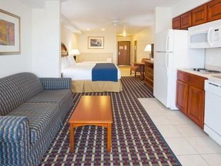 Фото отеля Holiday Inn Express Hotel & Suites Petoskey, an IHG Hotel