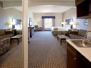 Фото отеля Holiday Inn Express Hotel & Suites Port Arthur