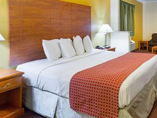 Hotel pic Econo Lodge & Suites Port Arthur
