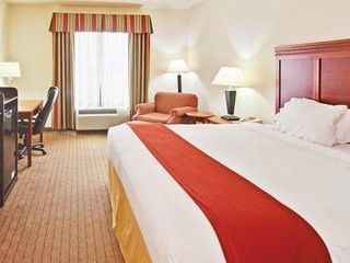 Фото отеля Holiday Inn Express & Suites Dyersburg, an IHG Hotel