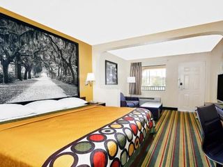 Hotel pic Super 8 by Wyndham Byron/South Macon