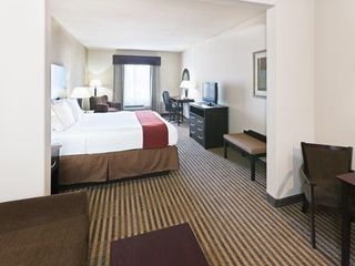 Фото отеля Holiday Inn Express & Suites Brady, an IHG Hotel