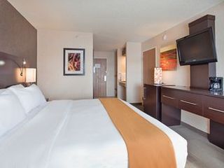 Фото отеля Holiday Inn Express Hotel & Suites Beatrice