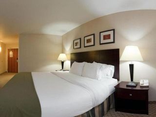 Фото отеля Holiday Inn Express Hotel & Suites Ankeny - Des Moines, an IHG Hotel