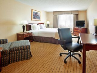 Фото отеля Holiday Inn Hotel & Suites Chicago-Carol Stream/Wheaton, an IHG Hotel