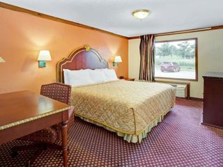 Фото отеля Travelodge by Wyndham Sellersburg