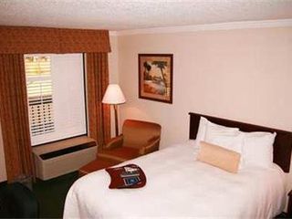 Hotel pic Home Town Inn & Suites