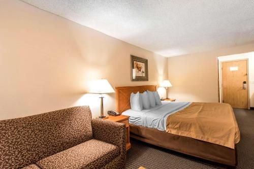 Photo of Econo Lodge Inn & Suites Clinton