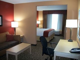 Фото отеля Holiday Inn Express - Cortland, an IHG Hotel