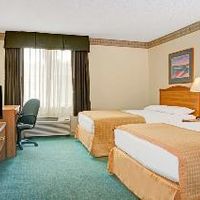 Baymont Inn & Suites Conroe/The Woodlands