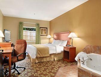 Photo of Days Inn & Suites by Wyndham Cabot