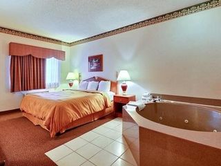 Фото отеля Holiday Inn Express & Suites Carmel North – Westfield, an IHG Hotel