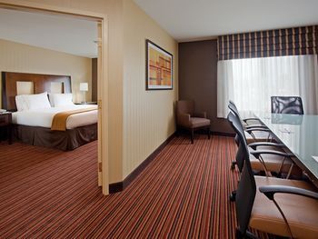 Holiday Inn Express Hotel & Suites Belmont, an IHG Hotel