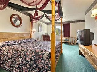 Фото отеля SureStay Plus Hotel by Best Western Bettendorf