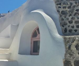 LITHOS CAVE Oia Greece