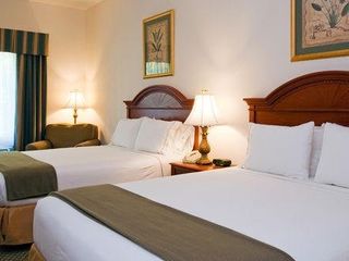 Фото отеля Holiday Inn Express Hotel & Suites Emporia, an IHG Hotel