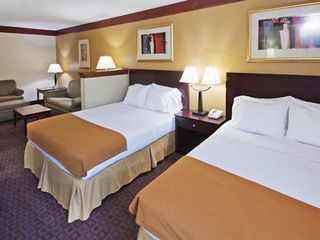 Hotel pic Days Inn & Suites by Wyndham Tahlequah
