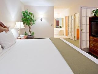 Hotel pic Holiday Inn Express Milwaukee North - Brown Deer/Mequon, an IHG Hotel