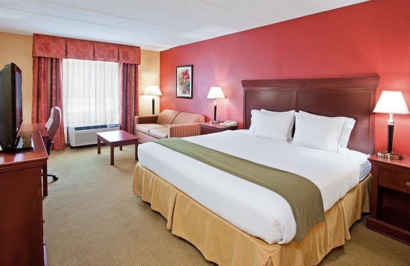 Holiday Inn Express & Suites Troy, an IHG Hotel