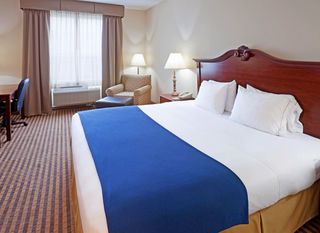 Фото отеля Holiday Inn Express Hotel & Suites Waxahachie, an IHG Hotel