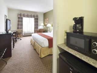 Фото отеля Holiday Inn Express Hotel & Suites- Gadsden, an IHG Hotel
