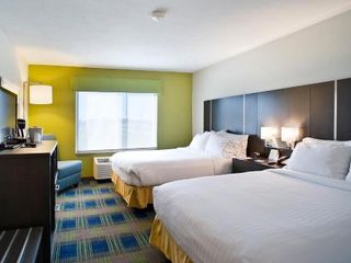 Фото отеля Holiday Inn Express & Suites Vermillion, an IHG Hotel