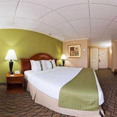 Photo of Holiday Inn Clark - Newark, an IHG Hotel