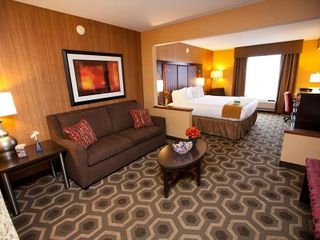 Фото отеля Holiday Inn Express Hotel & Suites Vineland Millville, an IHG Hotel
