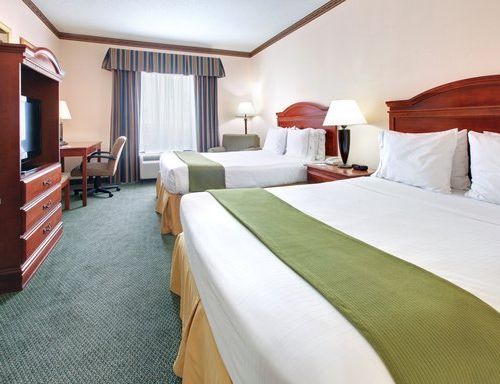 Photo of Holiday Inn Express Hotel & Suites Cleveland - Ms